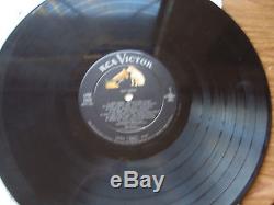 ELVIS PRESLEY ORIGINAL AUTOGRAPH SIGNED RECORD ALBUM BLUE HAWAII MINT